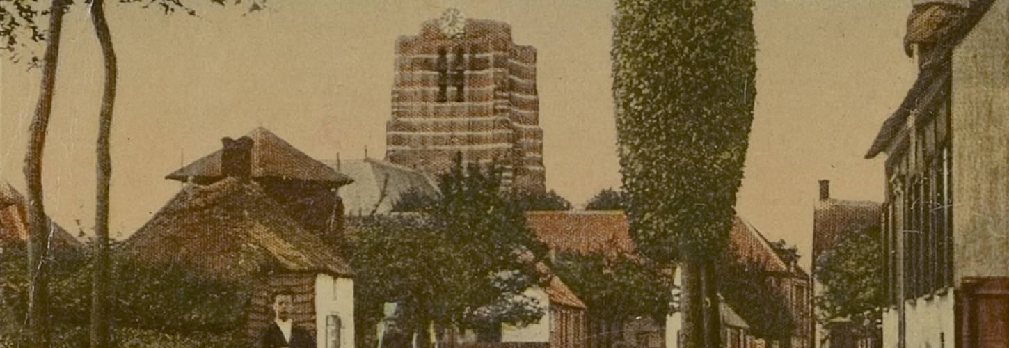 Prentbriefkaart met zicht op Beesd met de kerk