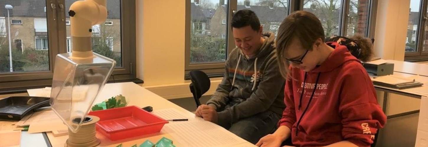 stagiaires bij het RAR aan het werk