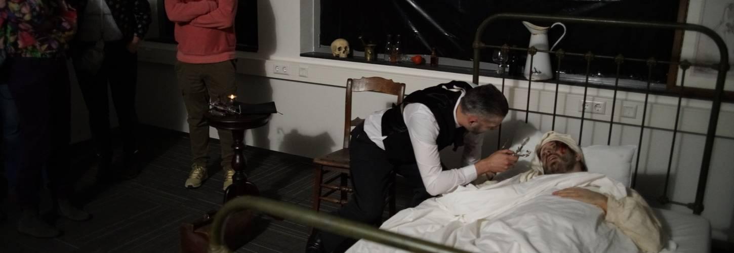 dokter aan het bed van een patient