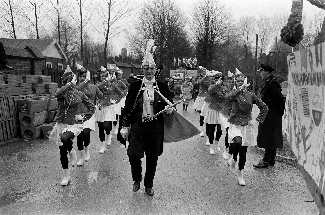 Carnavalsoptocht 1964 Ammerzoden