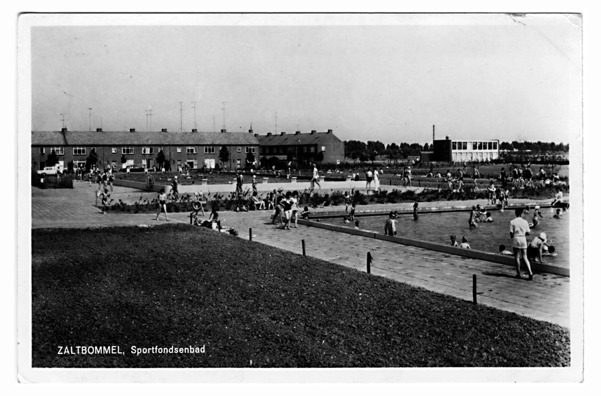 Nuitenbad Sportfondsenbad aan de tHorbeckestraat in Zaltbommel, 1964